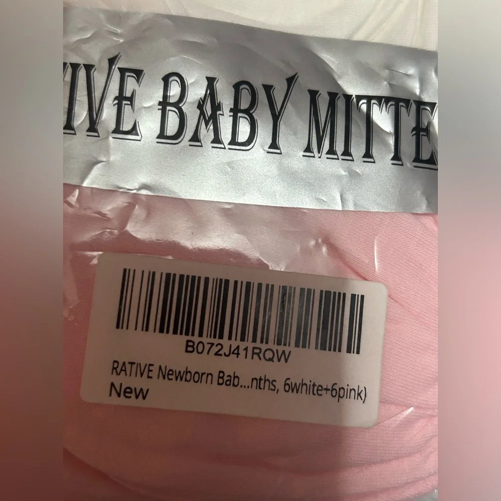 NWT BABY MITTENS